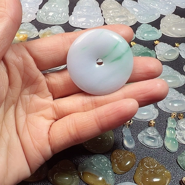 翡翠未镶嵌颈饰平安扣