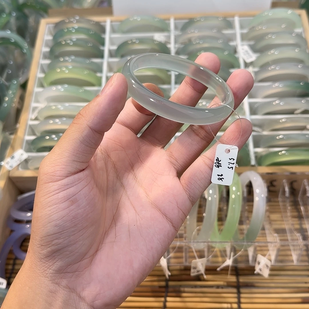 玛瑙/玉髓未镶嵌手镯圈口57.5