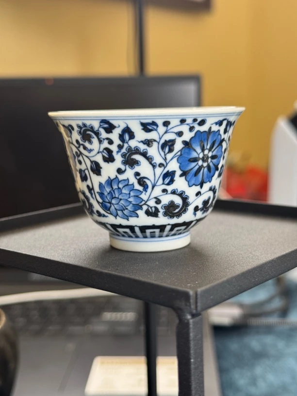 小楼听雨柴窑青花缠枝莲主人杯