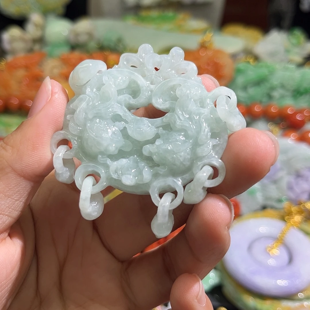 翡翠未镶嵌颈饰待编织