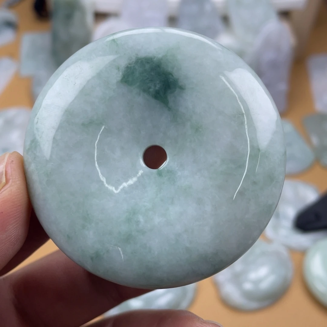 翡翠未镶嵌颈饰平安扣