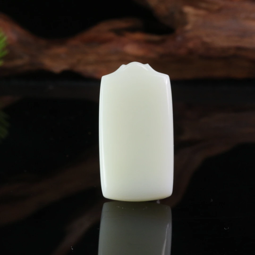 18和田玉新疆且末米达无事牌/900081保利厦门拍卖