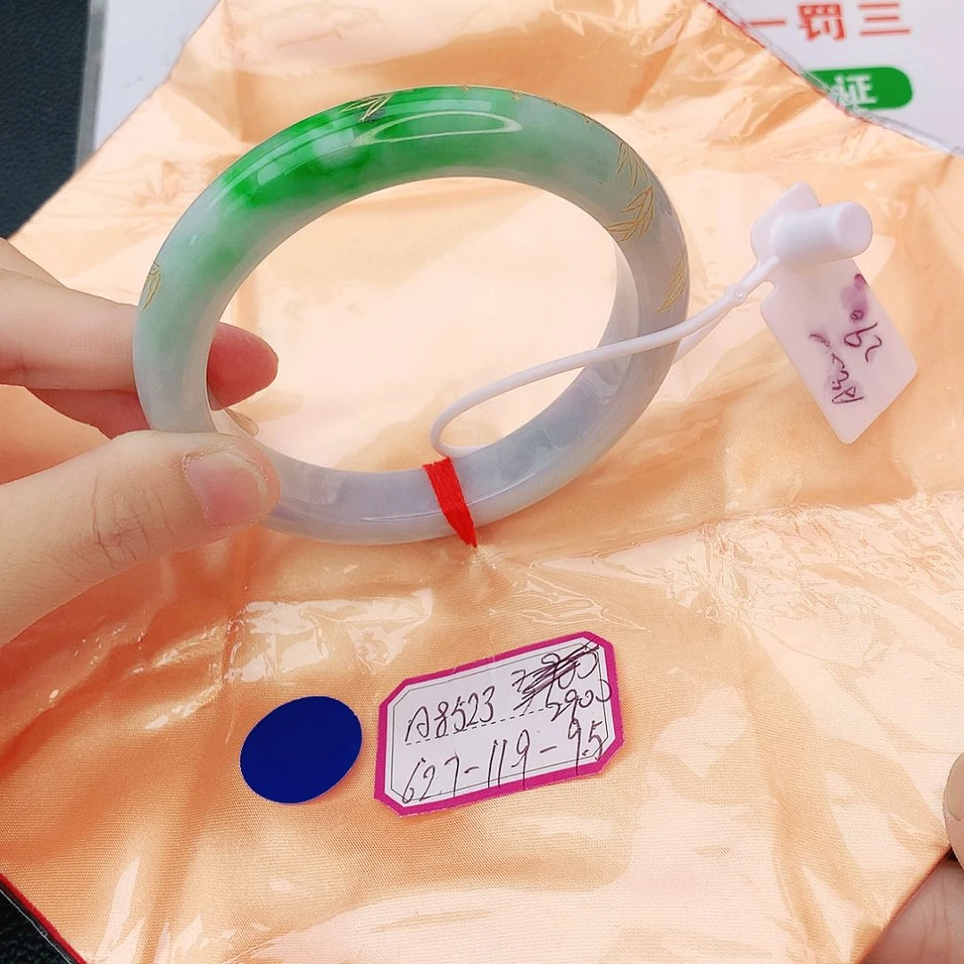 翡翠手镯未镶嵌翡翠