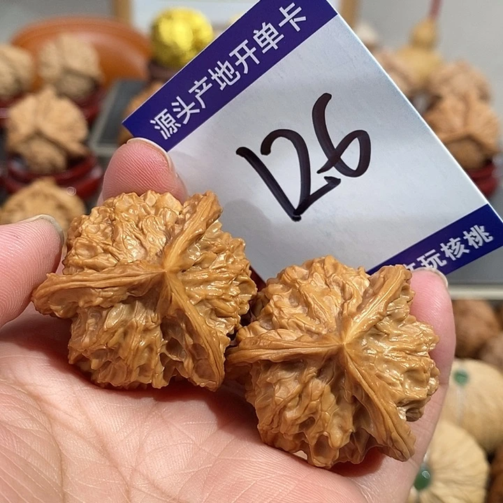 文玩核桃把件37天然盘山中桩奔126号