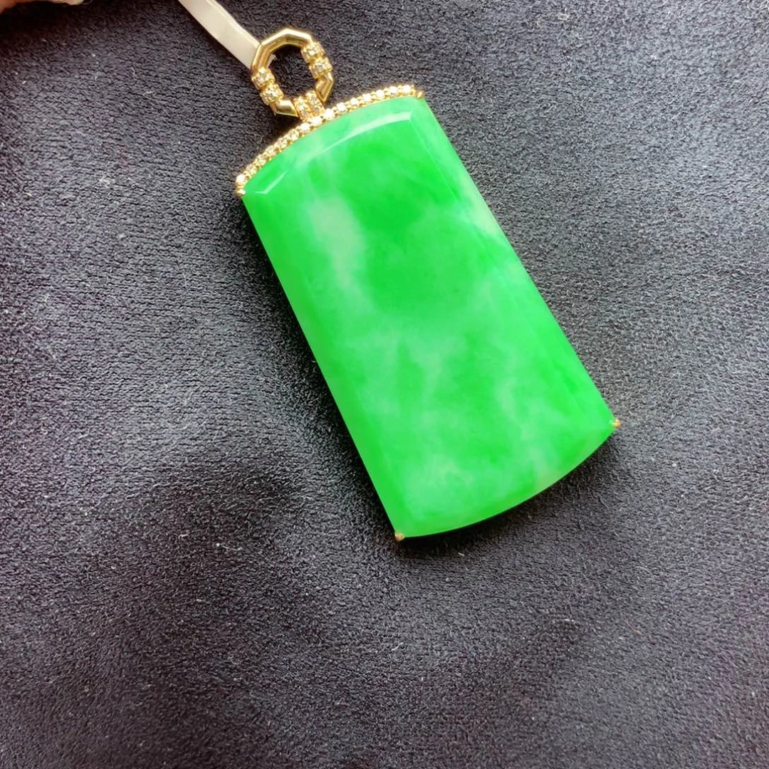 翡翠18K金镶嵌颈饰上新