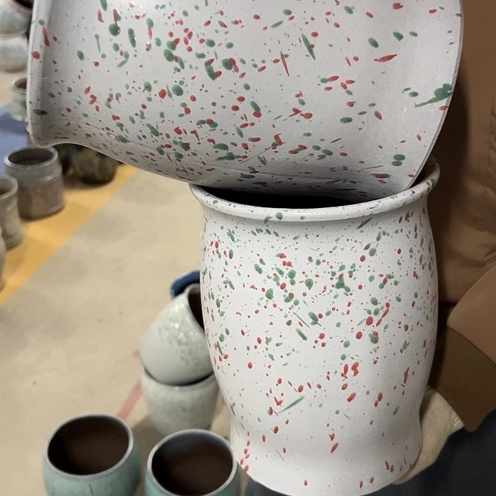 高度25厘米口18厘米