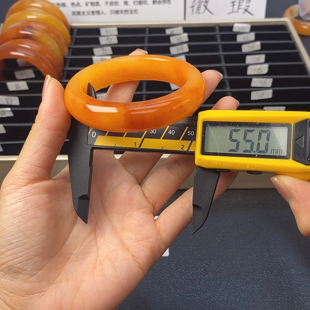 未镶嵌石英质玉（黄龙玉）手镯87号茄子山金沙老油红如血黄龙