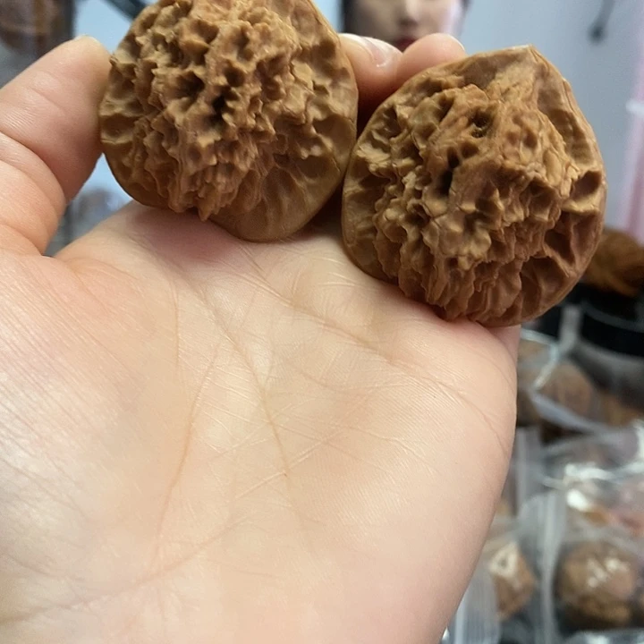 文玩核桃把件43红皮乾隆纹油