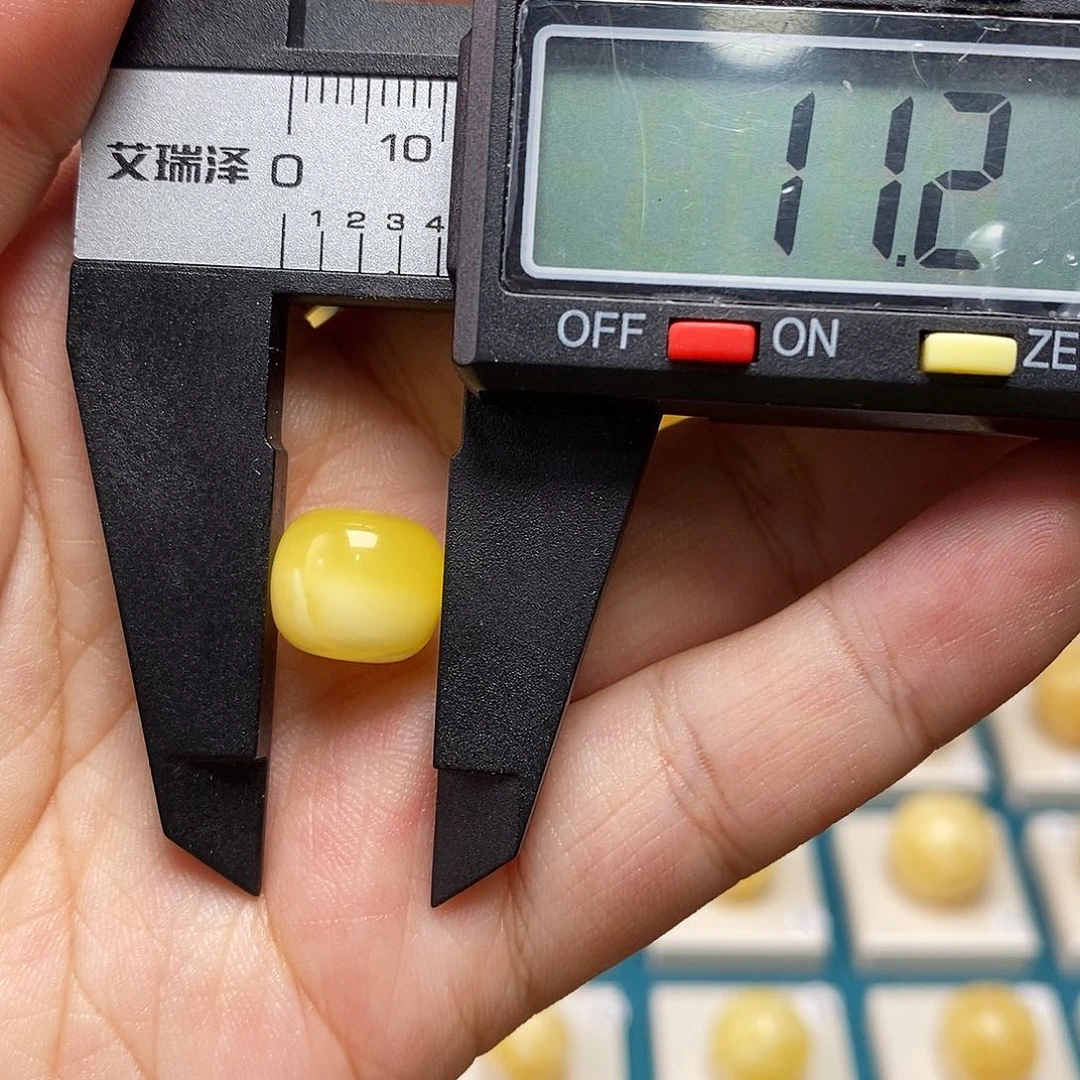 蜜蜡珠宝奇石未镶嵌