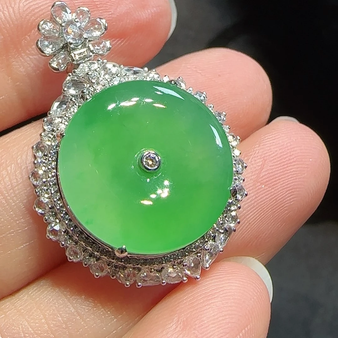 翡翠颈饰18K金镶嵌翡翠