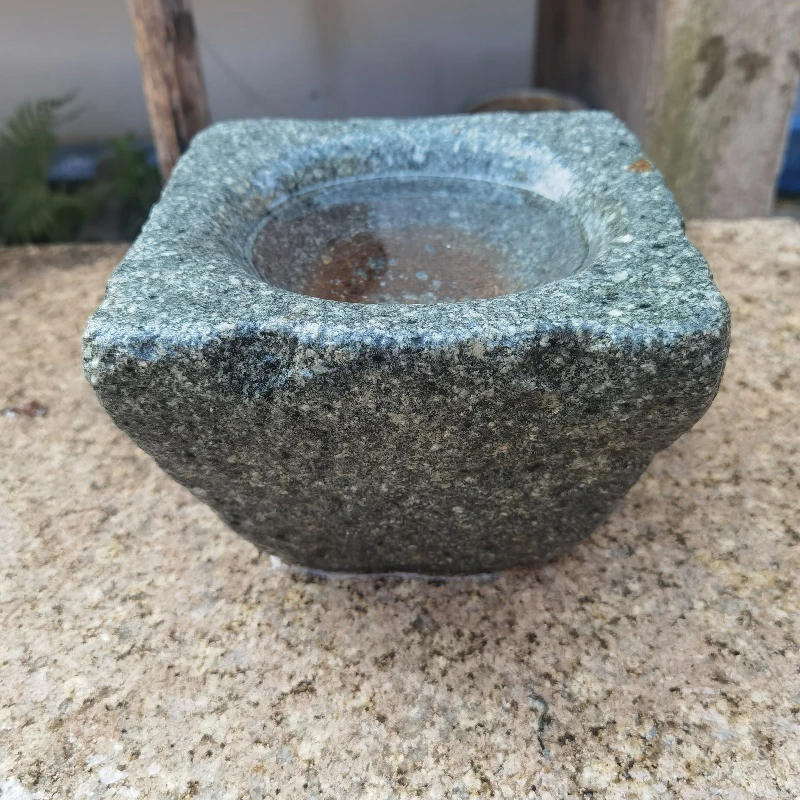 少见细腻黑青石方形小石臼
