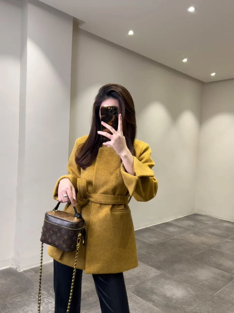 欧货 平面斜纹无领腰带款外套