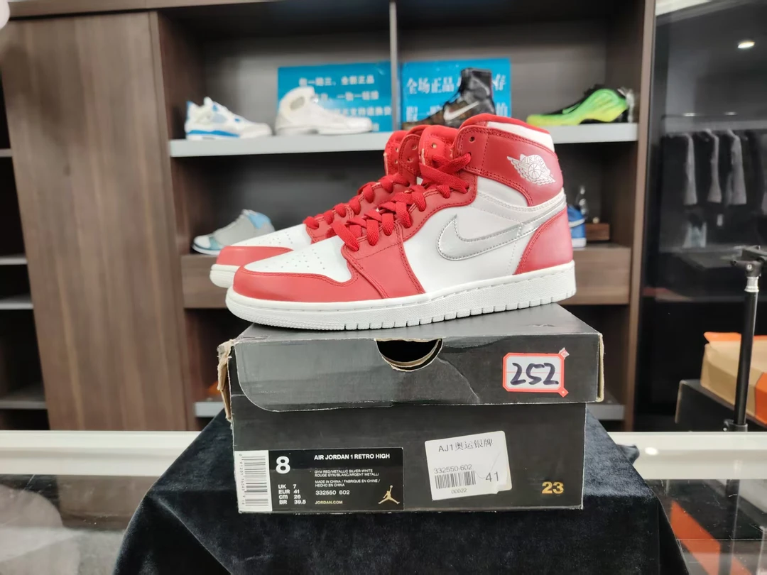Nike aj1  高帮奥运银牌41码全新原盒252