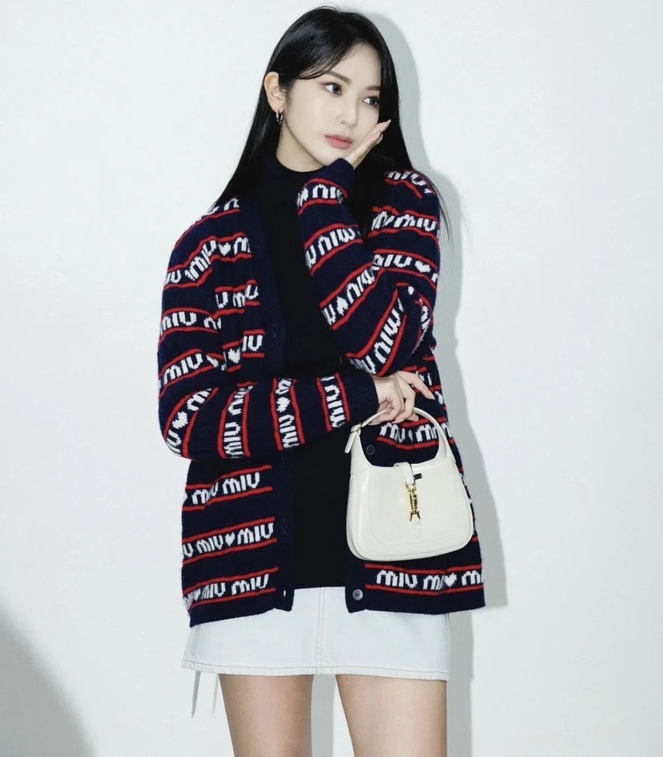 99新 MIU MIU/缪缪 yy528  绵羊毛 弹幕满印中长款针织开衫36码