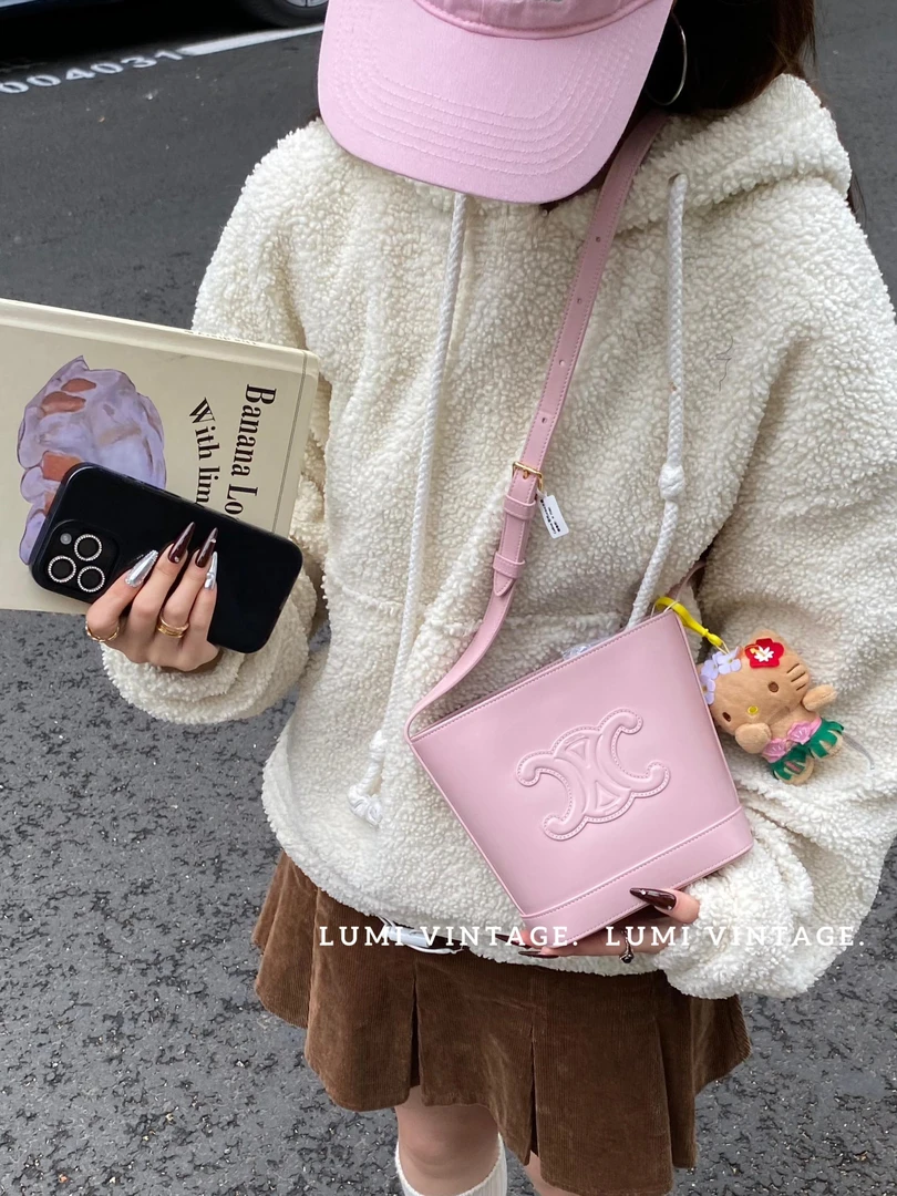 95新 Celine/思琳 樱花粉牛皮mini凯旋门水桶 37496243