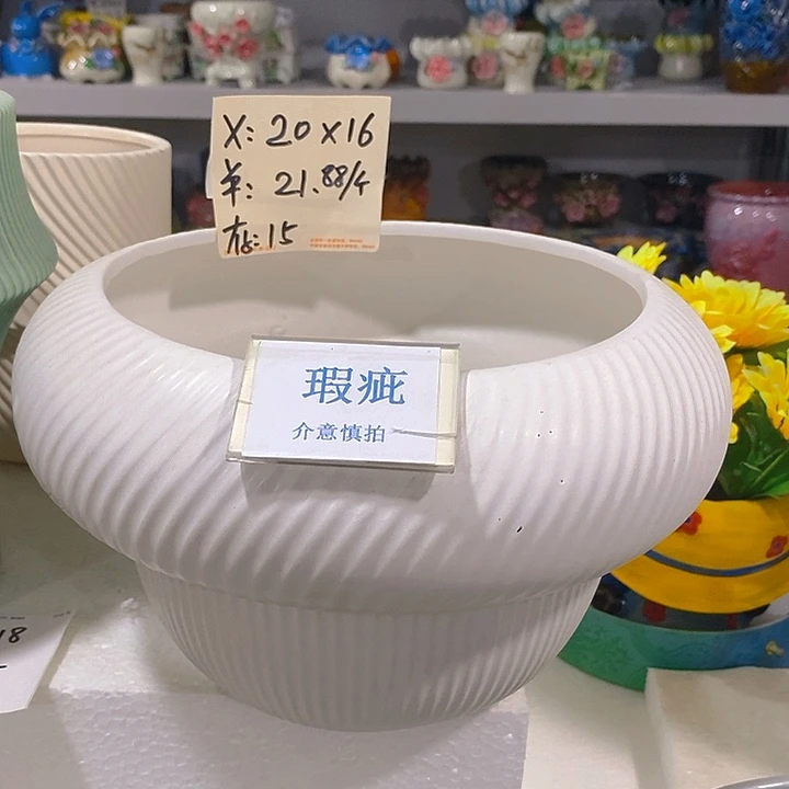 摆件多肉瑕疵盆有孔。