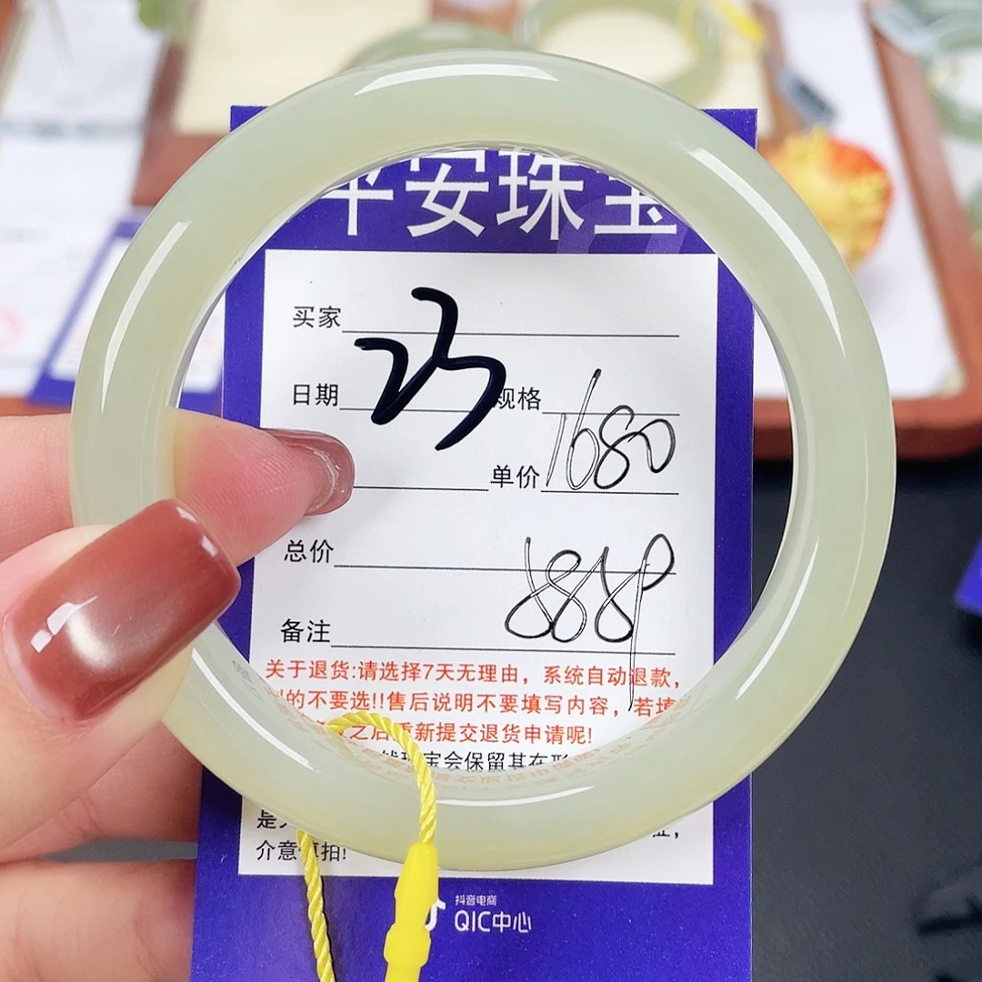 和田玉未镶嵌手镯