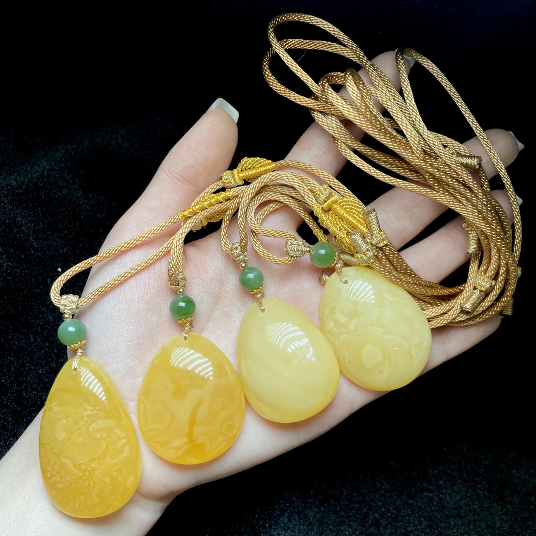 【云上叙】蜜蜡水滴吊坠-多样性发一件-随形 V81335-M（甄选）