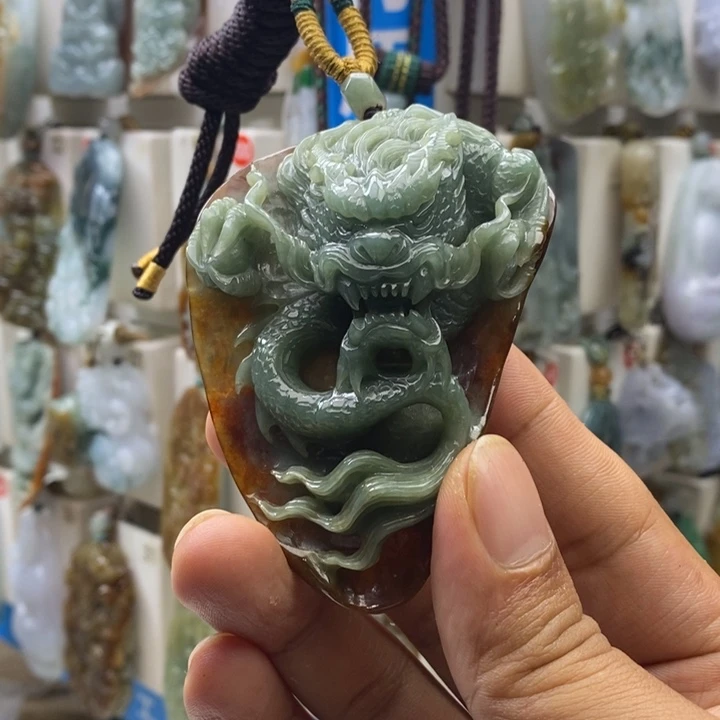 翡翠未镶嵌颈饰你