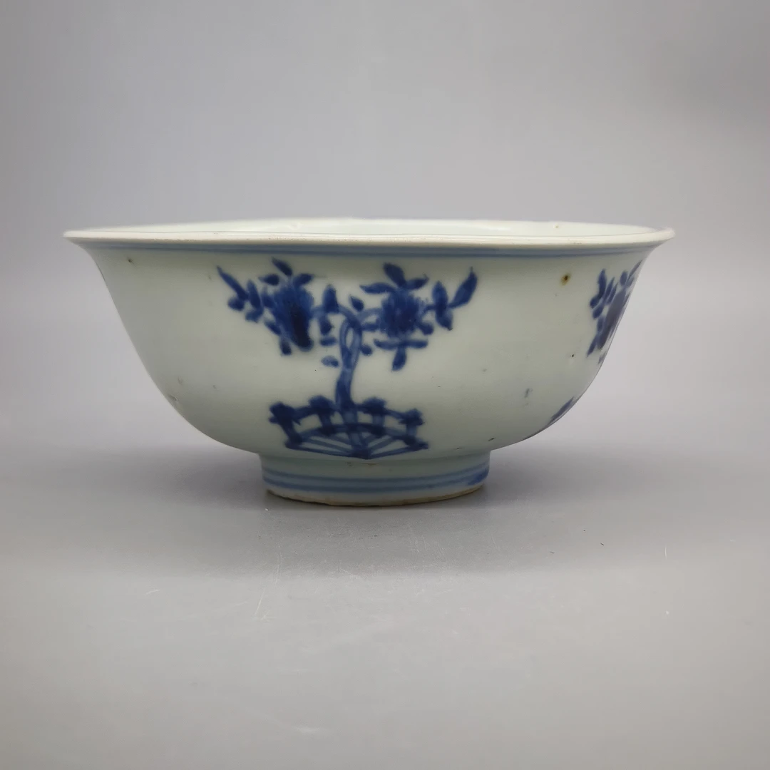 82501032*明弘治青花洞石花卉纹碗/瓷器八/江苏省文物总店