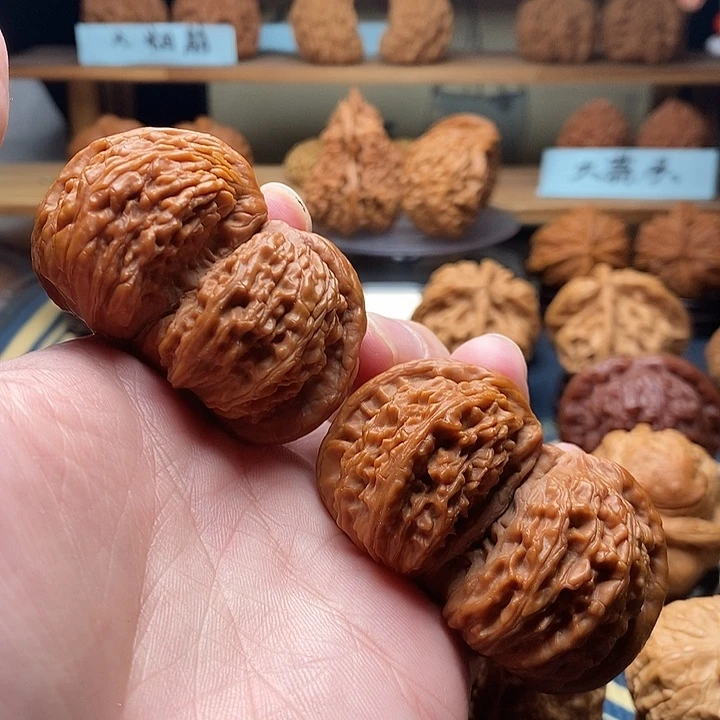 c***l文玩核桃吊坠白狮子连体