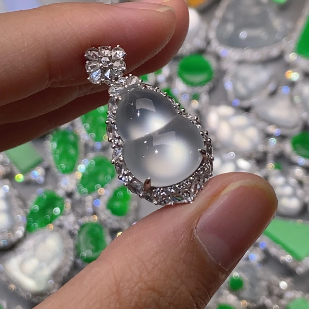 翡翠18K金镶嵌颈饰天然缅甸A货翡翠