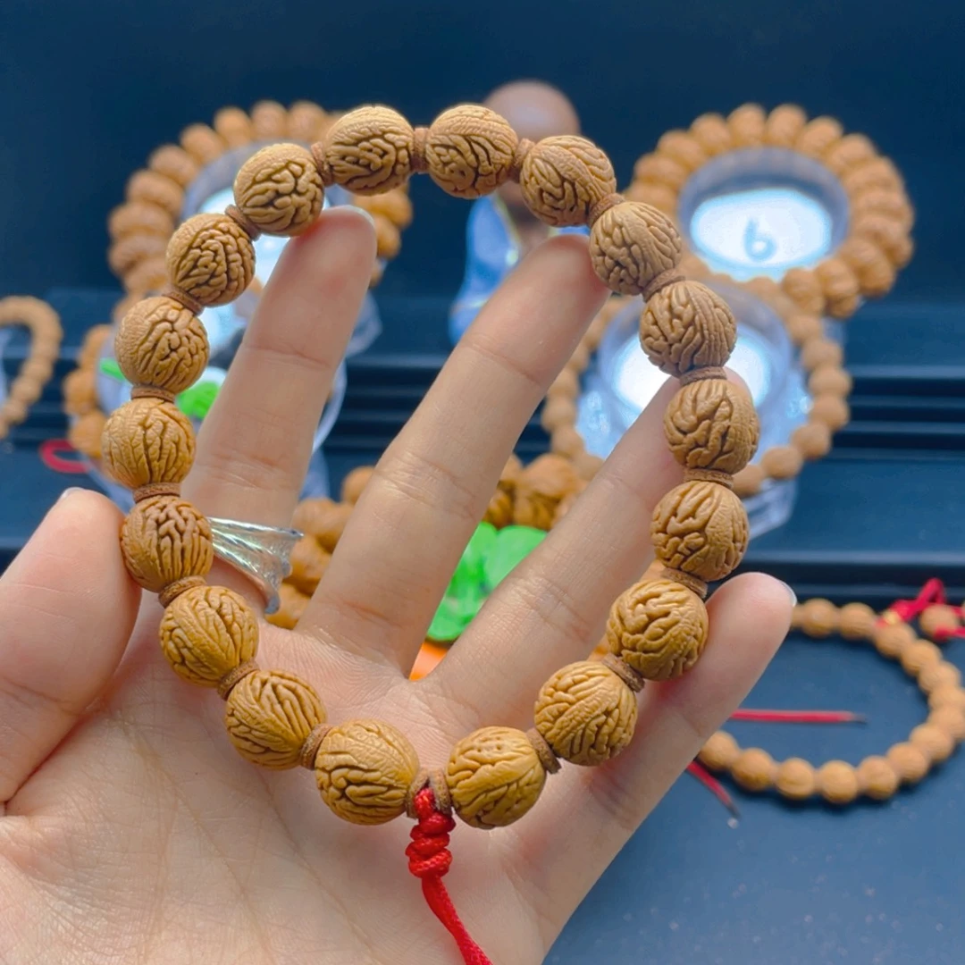 雨***森桃核吊坠秀求 闪电购4号车