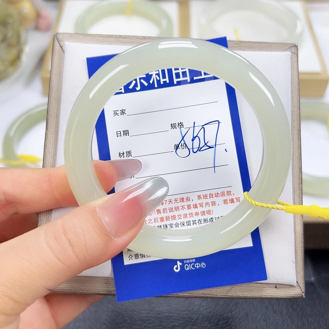 和田玉未镶嵌手镯