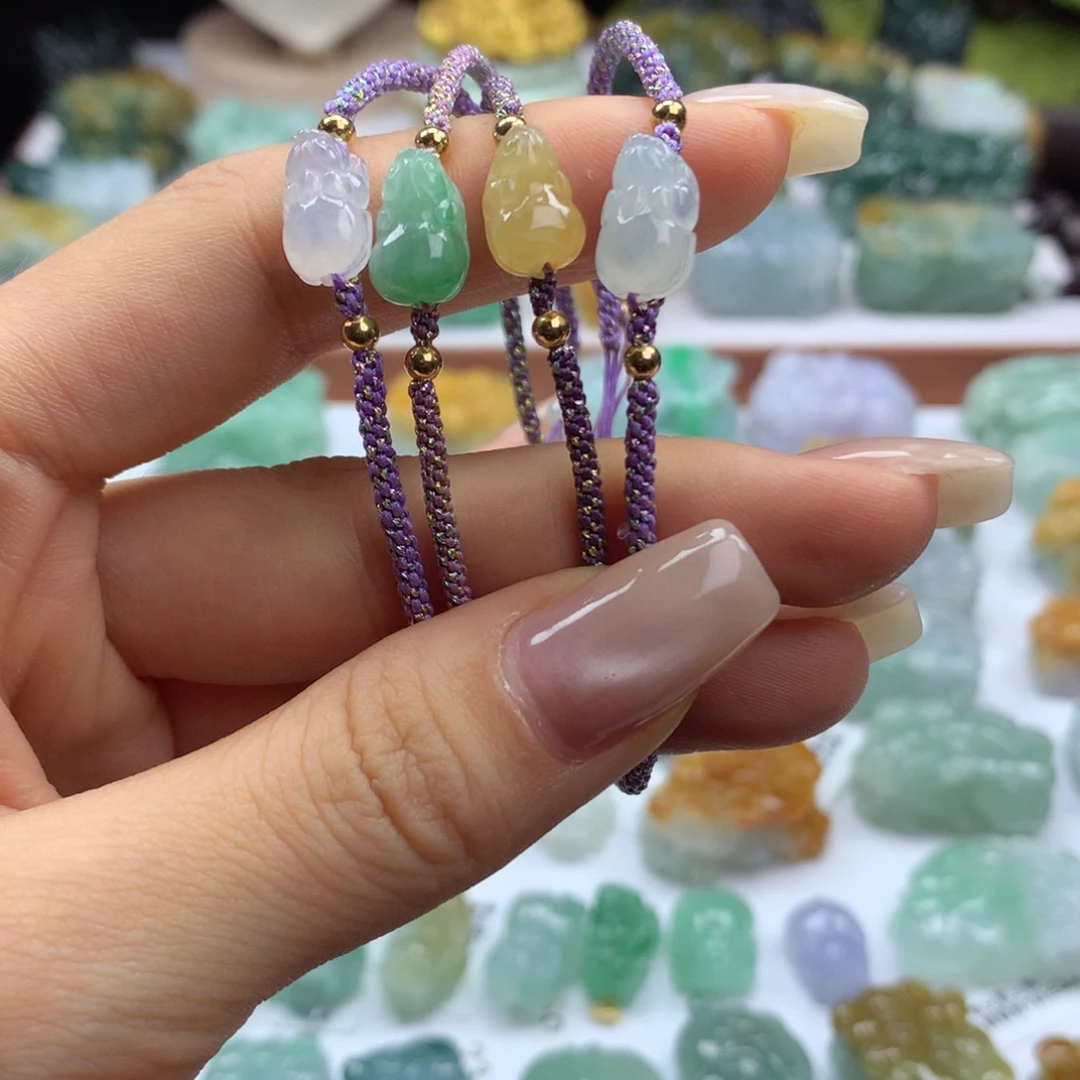 翡翠未镶嵌颈饰多样性发其一