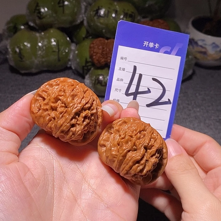 文玩核桃把件四座楼43左右有修