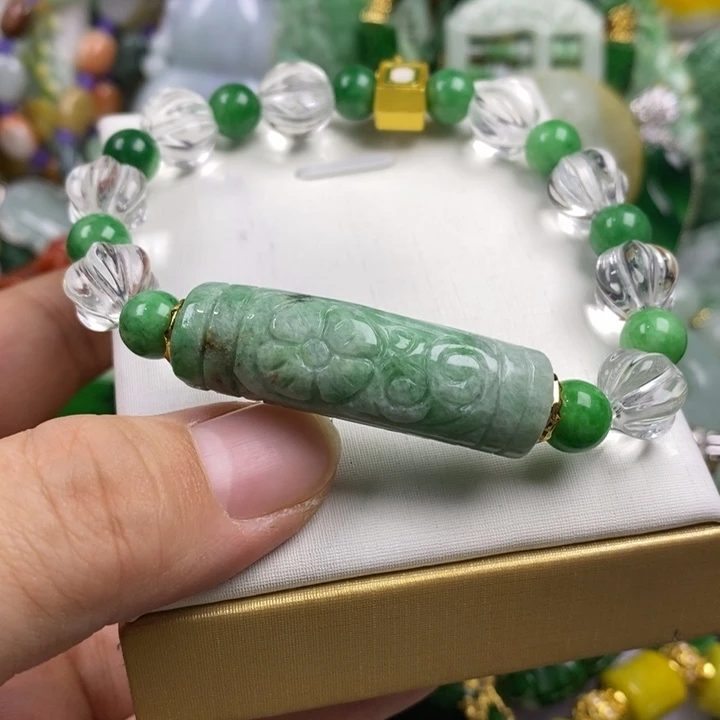 翡翠未镶嵌吊坠(赠链)