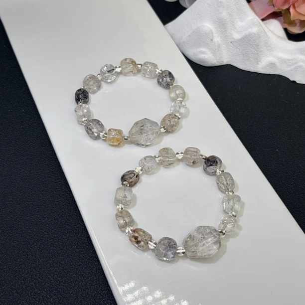 【晶澜月】D1572 天然水晶 闪灵设计款手串 多样性发其一