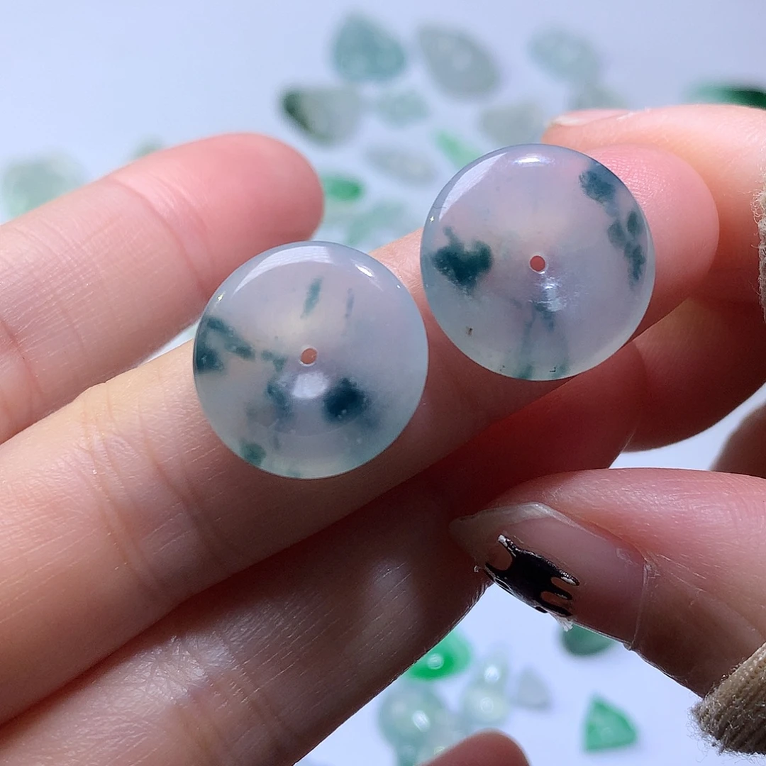 翡翠未镶嵌颈饰扣