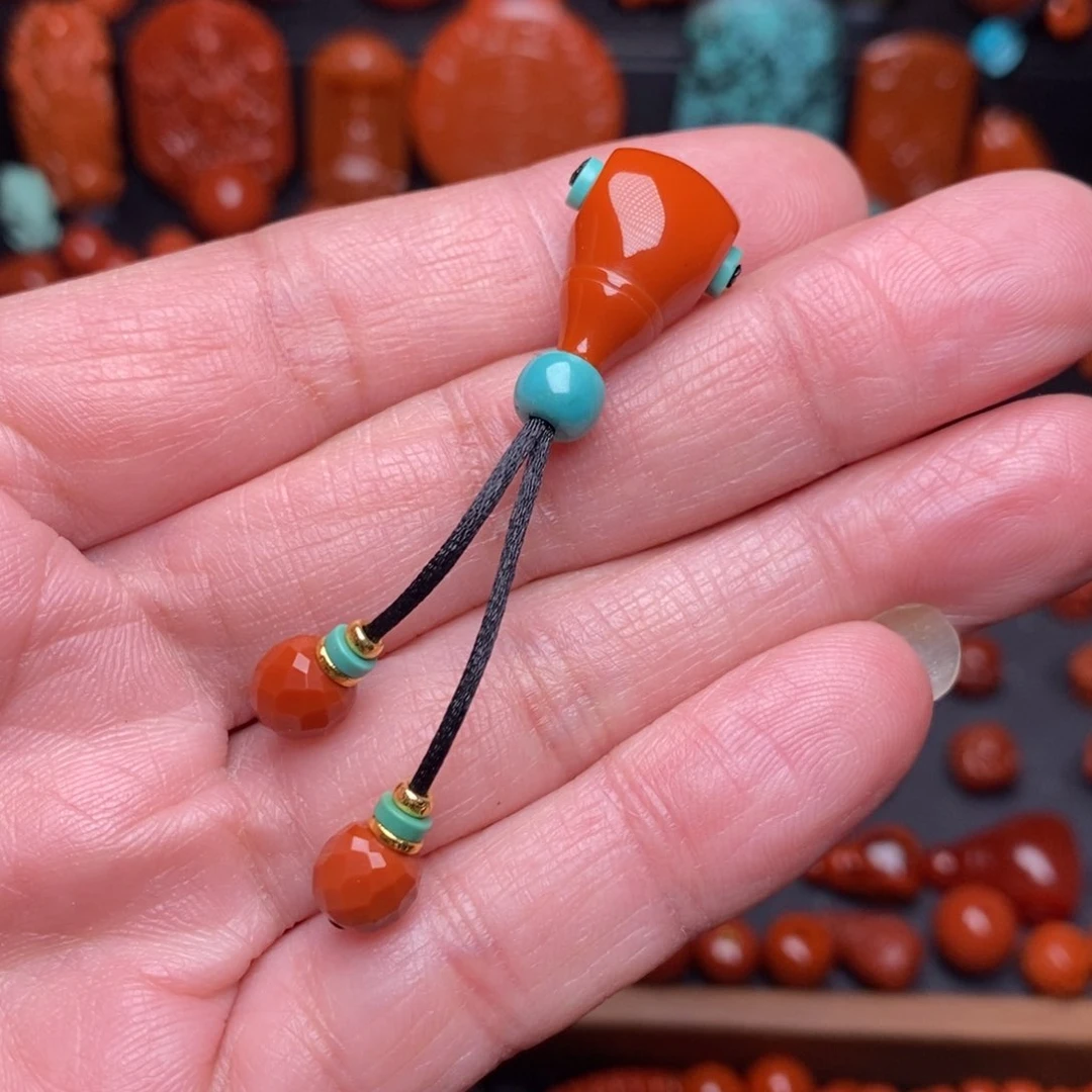 南红玛瑙配饰18K金镶嵌