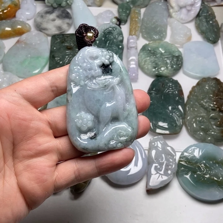 翡翠未镶嵌颈饰鹿牌40