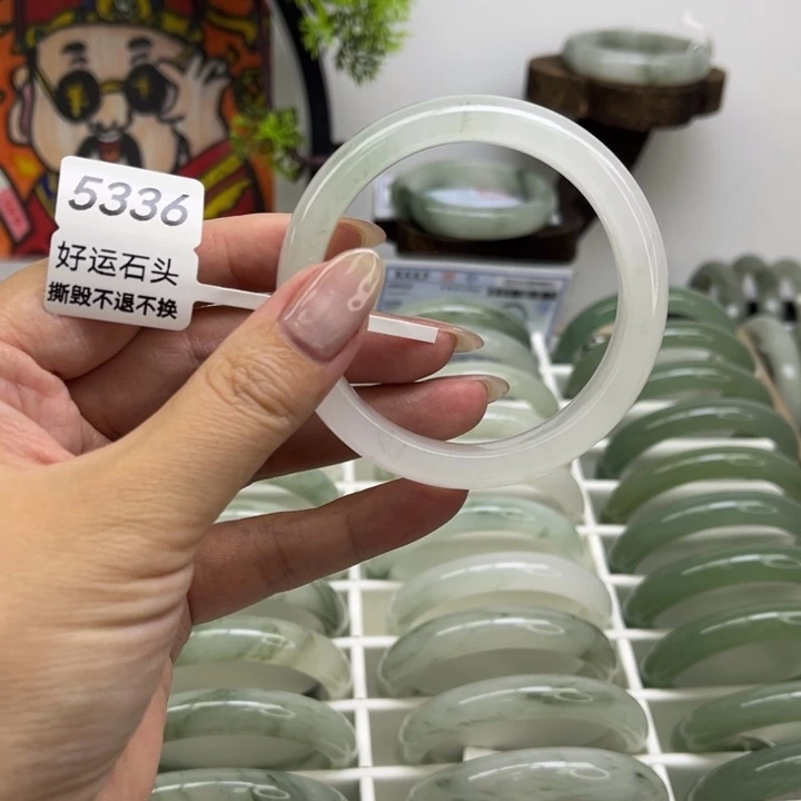 石英质玉未镶嵌手镯5336