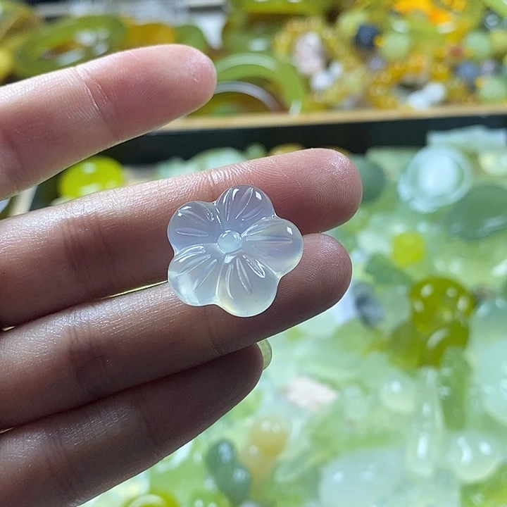 S***e蛇纹石玉未镶嵌颈饰