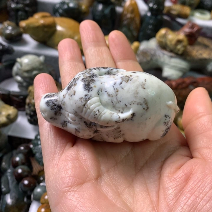 未镶嵌岫岩河磨玉（透闪石质玉）把件