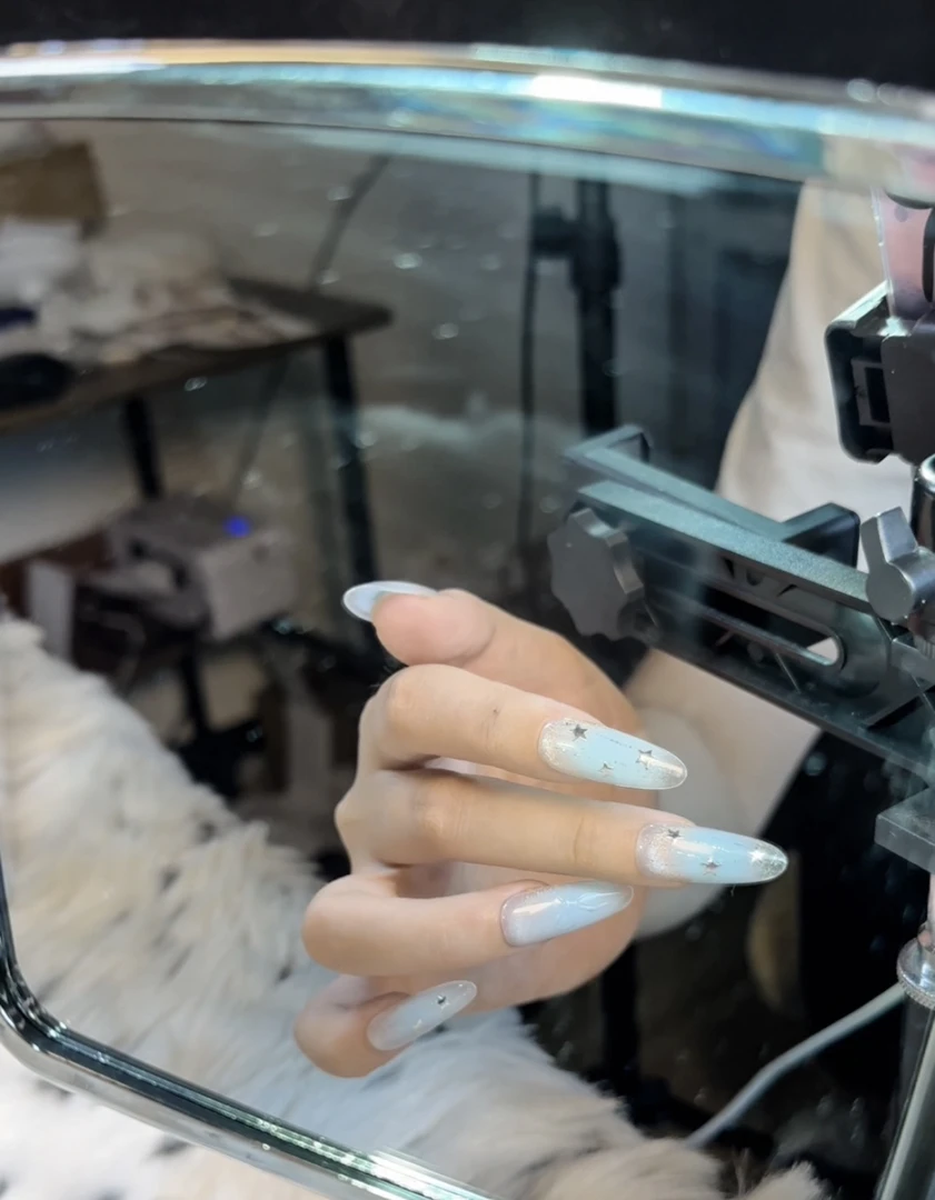 渐变冰蓝小灯泡玻璃珠猫眼蝴蝶结手工穿戴甲可拆卸高级美甲