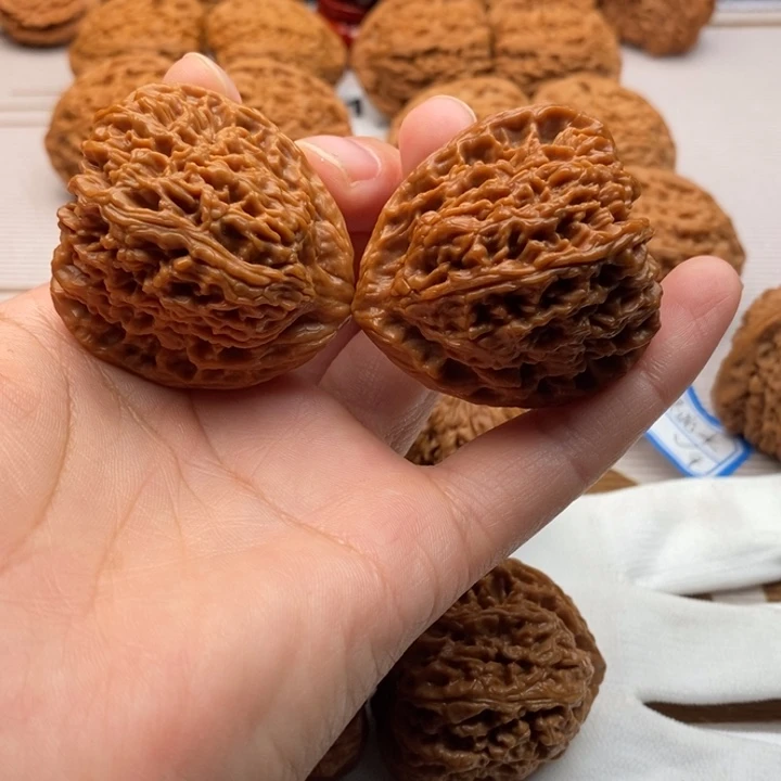 ***文玩核桃吊坠蝴蝶三角拉丝