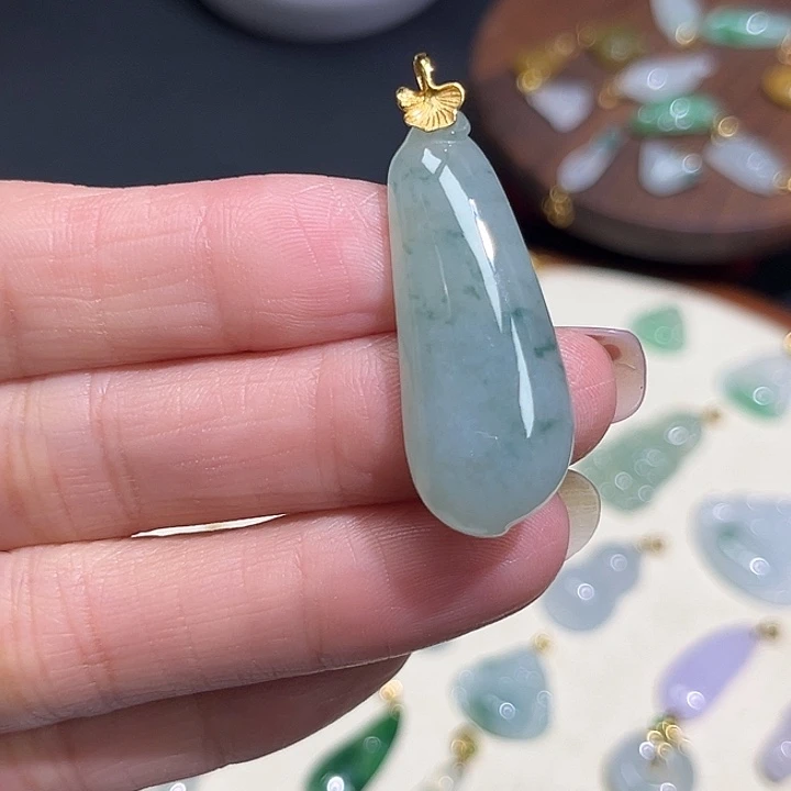 翡翠18K金镶嵌颈饰