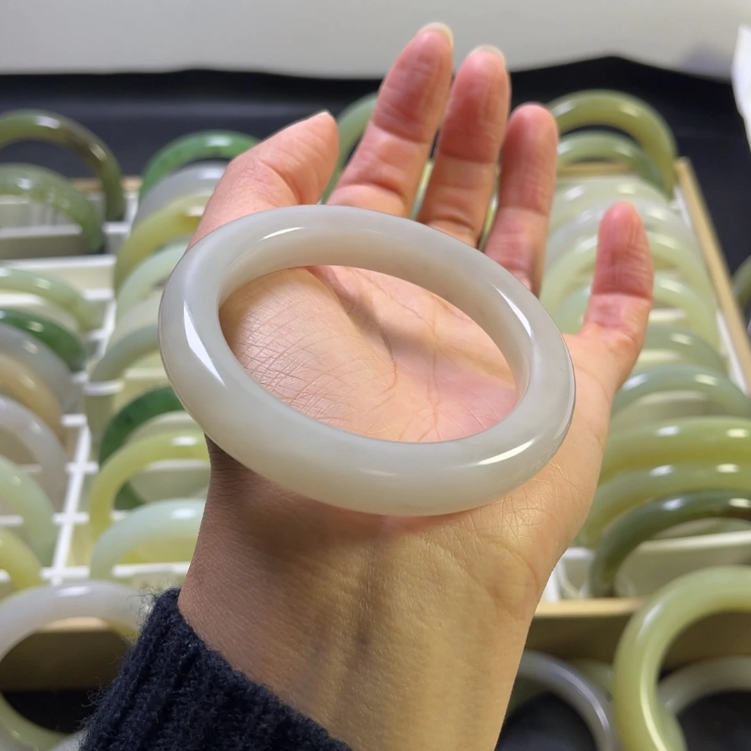 和田玉未镶嵌手镯56圈