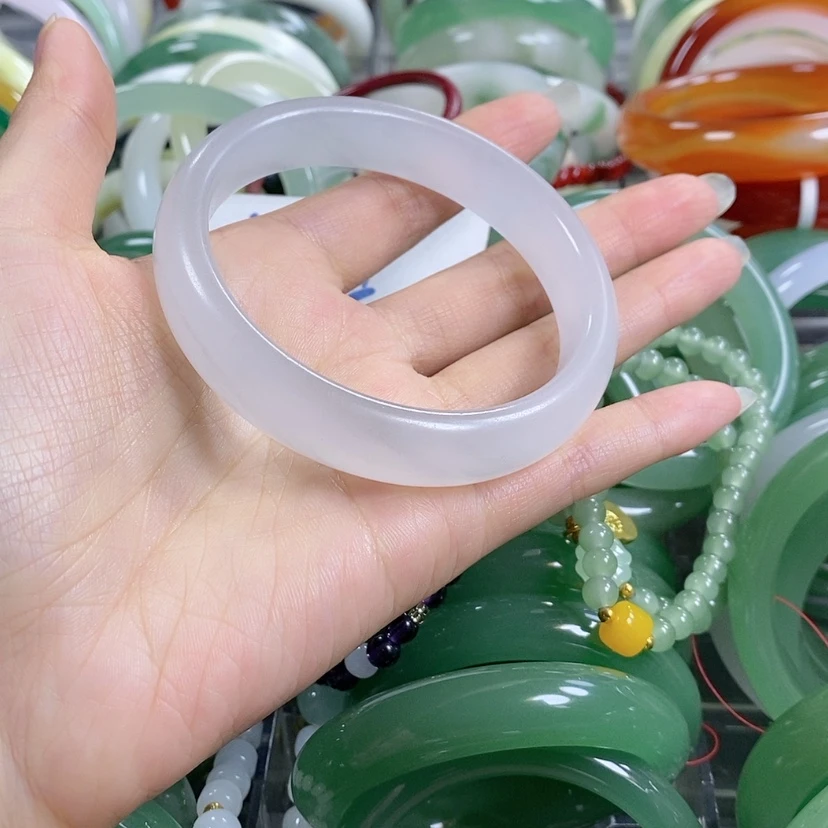 【闪购商品】石英质玉手镯未镶嵌63