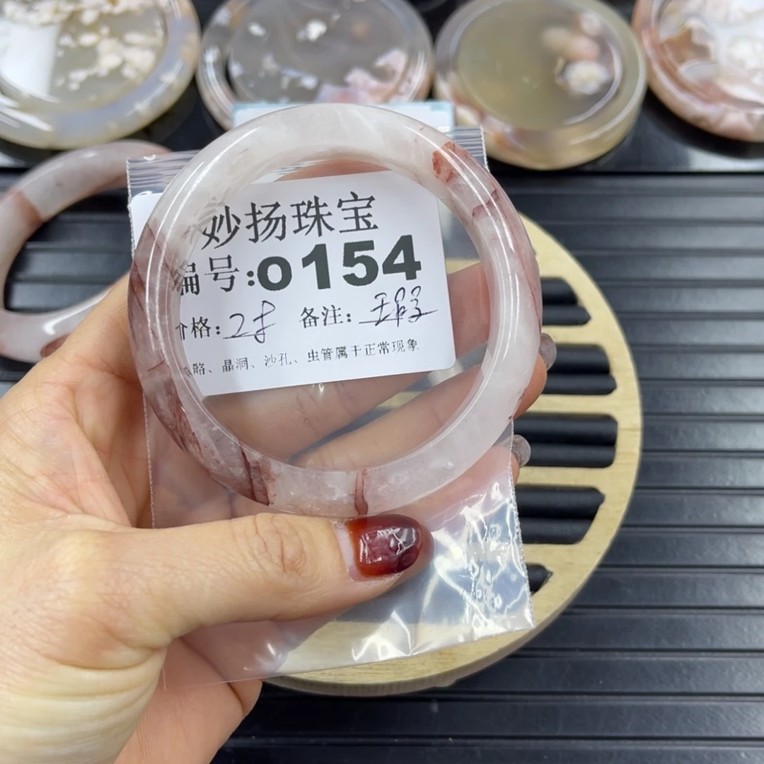 硅化珊瑚（珊瑚玉）微瑕未镶嵌亓****室