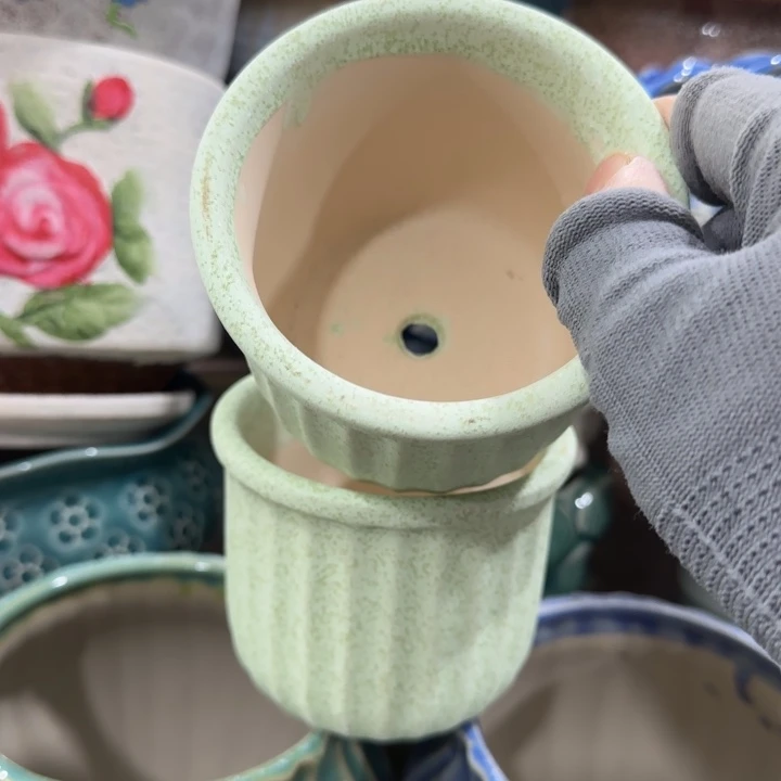 凑9块包邮，有孔，陶瓷花盆