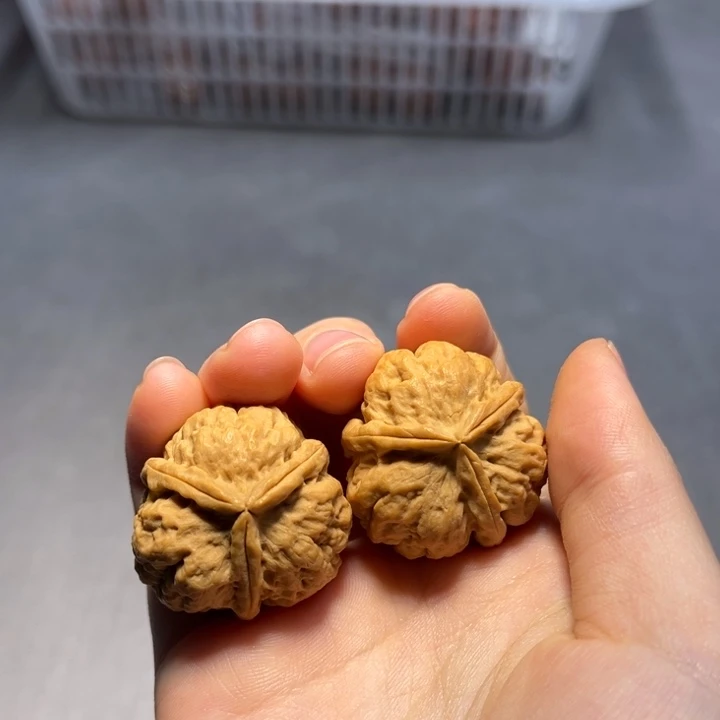 文玩核桃把件三棱760