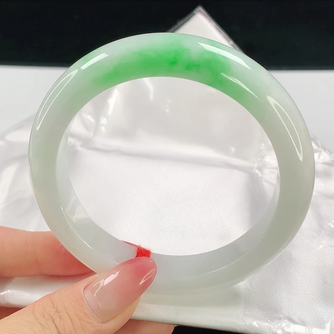 翡翠手镯未镶嵌61.5圈136