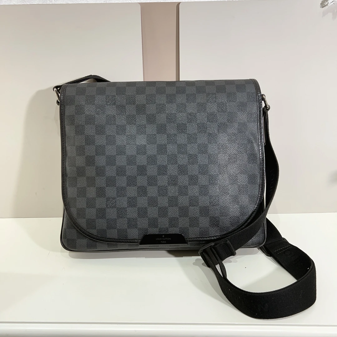 95新 LouisVuitton/路易威登 lv黑棋盘格邮差包cj5636
