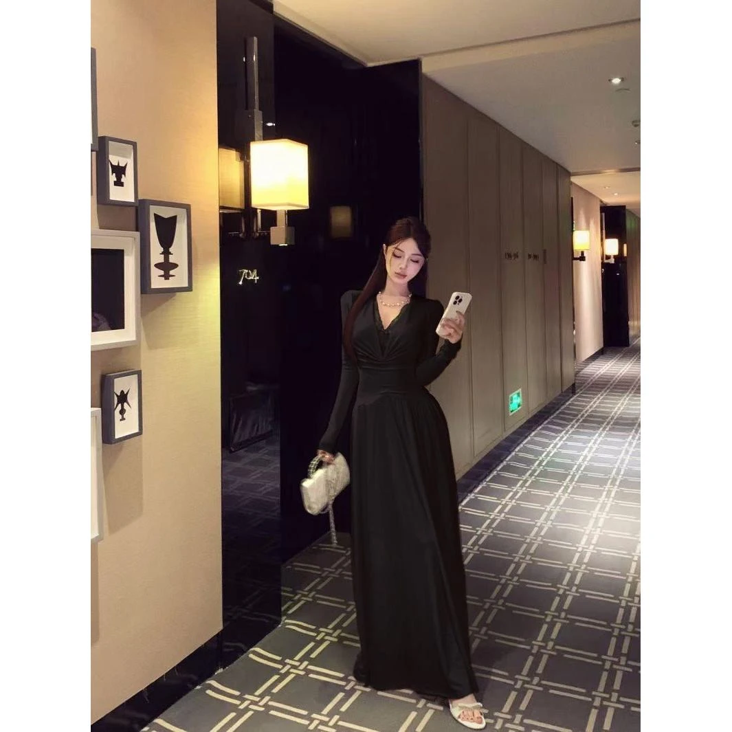 法式蕾丝花边长袖连衣裙女装秋季气质褶皱收腰大摆裙长裙