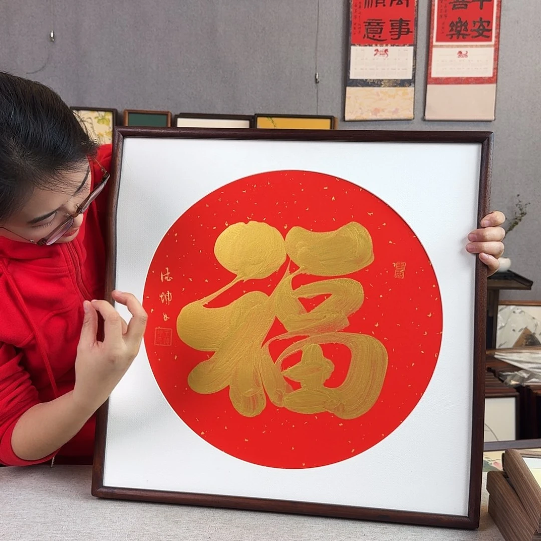 国画手绘带框尺寸： 53*53